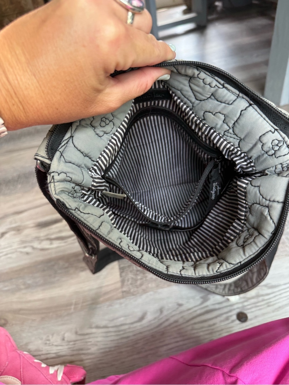 Thirty-One Gray & Black Quilted Poppy Floral Crossbody Shoulder Bag W Accent “C” - Picture 11 of 12